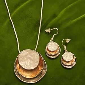 Multi-Tone Hammered Disc 15+2" Necklace and Earring Set Silver Gray & Gold